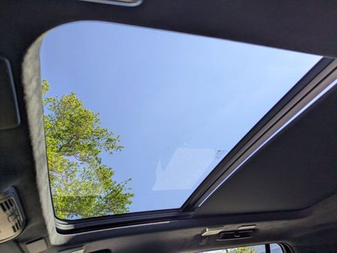 Used 2023 Cadillac Escalade Sport Platinum w/ LPO, ONYX Package image 16