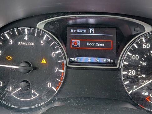 Used 2018 Nissan Pathfinder SL image 11