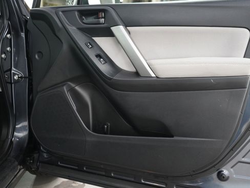 Used 2015 Subaru Forester 2.5i Premium AWD/4WD image 9