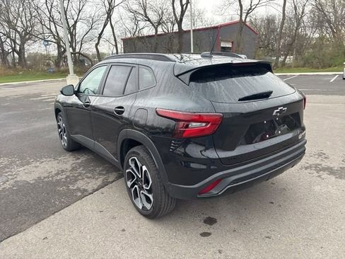 Used 2025 Chevrolet Trax RS w/ Sunroof Package image 12
