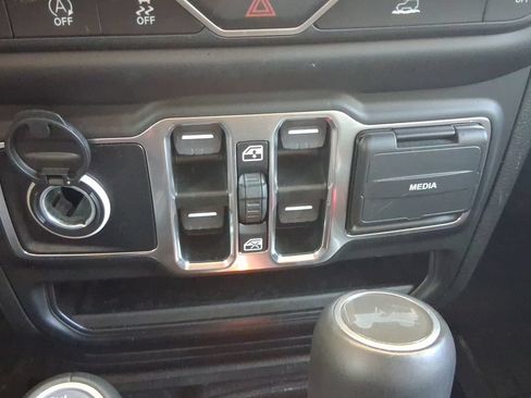 Used 2023 Jeep Wrangler Unlimited Sahara w/ LED Lighting Group AWD/4WD image 26