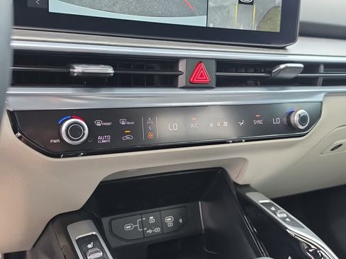 Certified 2024 Kia Sorento SX AWD/4WD image 26
