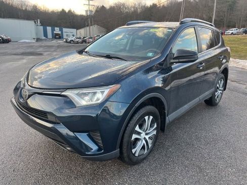 Used 2018 Toyota RAV4 LE image 10