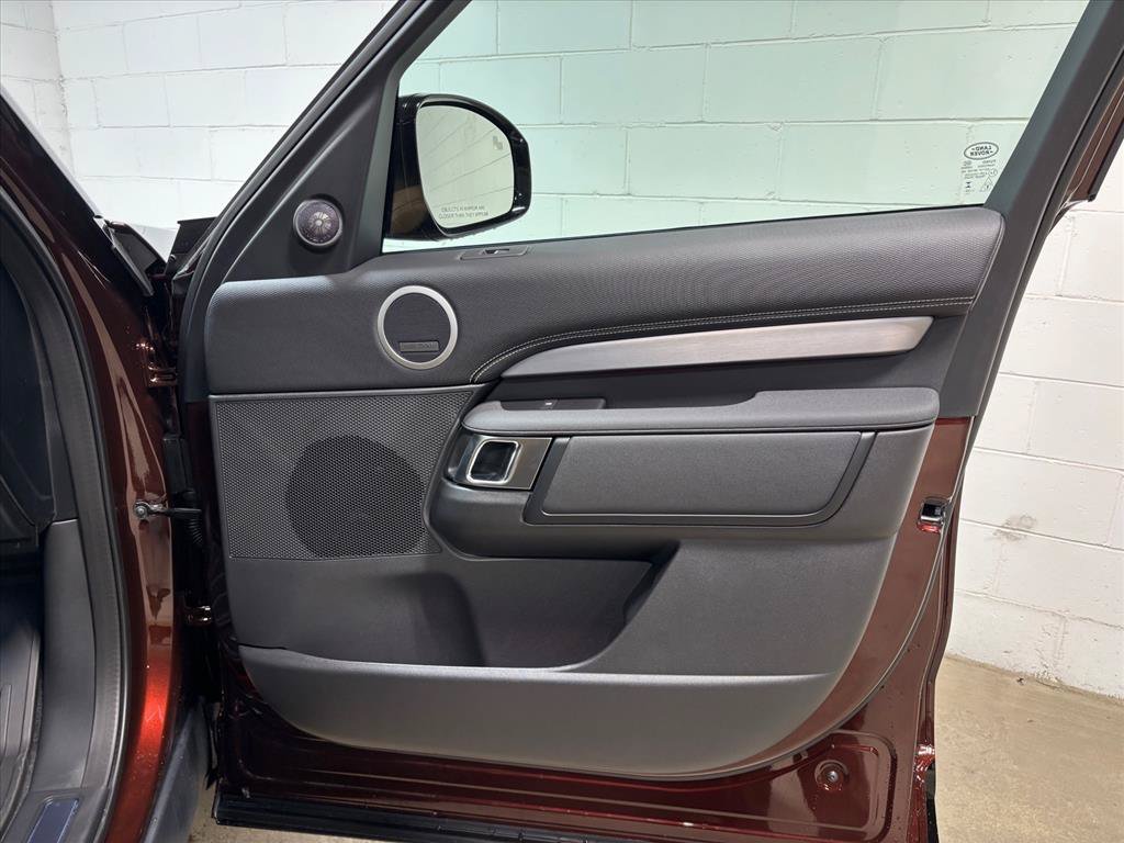 New 2026 Land Rover Discovery Limited Edition AWD/4WD image 32