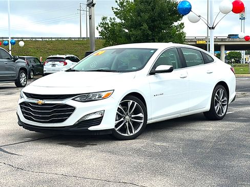 Used 2024 Chevrolet Malibu LT FWD image 2