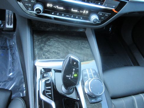 Used 2023 BMW 540i w/ M Sport Package image 50