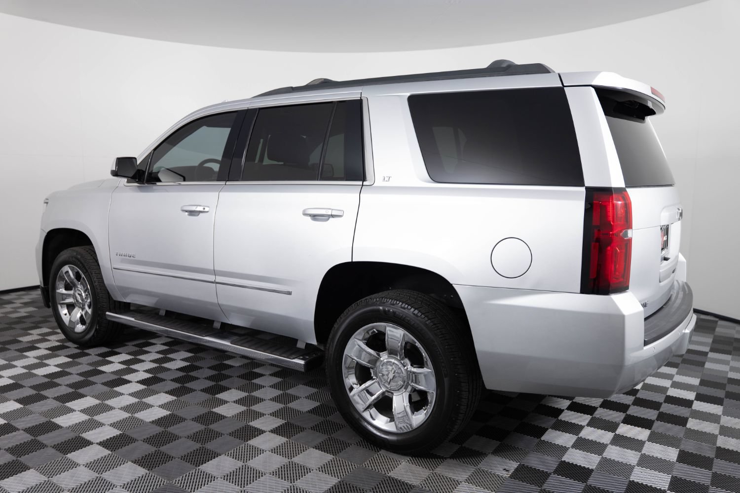 Used 2017 Chevrolet Tahoe LT w/ LT Signature Package AWD/4WD image 4