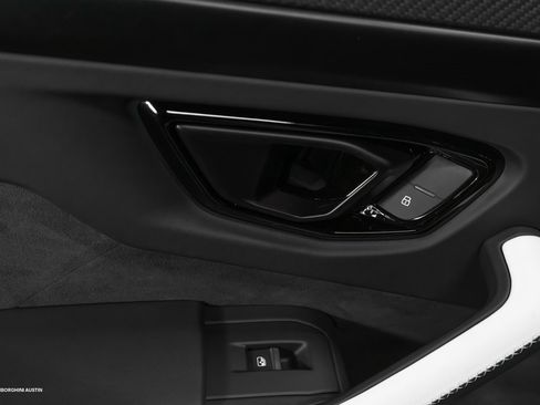 Used 2025 Lamborghini Urus SE image 35