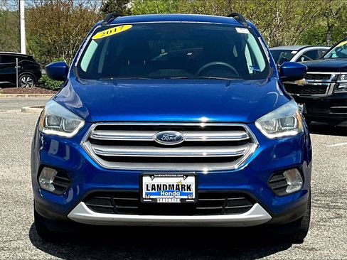 Used 2017 Ford Escape SE w/ Equipment Group 201A image 3