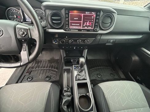 Used 2020 Toyota Tacoma TRD Off-Road w/ Technology Package AWD/4WD image 19