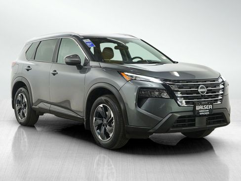 Used 2024 Nissan Rogue SV w/ SV Premium Package image 7