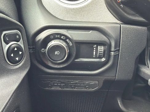 Used 2024 Jeep Wrangler Unlimited Sahara w/ Safety Group AWD/4WD image 15