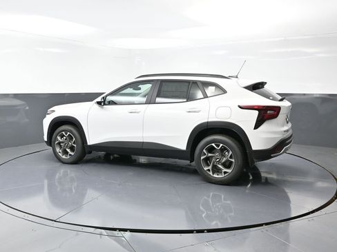 New 2025 Chevrolet Trax LT w/ Driver Confidence Package image 9