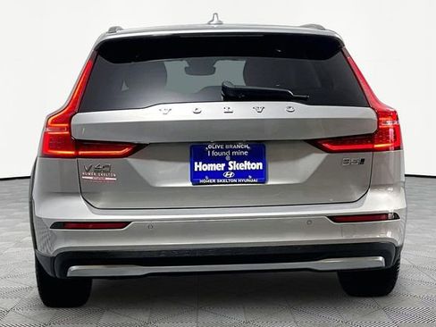 Used 2025 Volvo V60 B5 Cross Country Plus AWD/4WD image 4