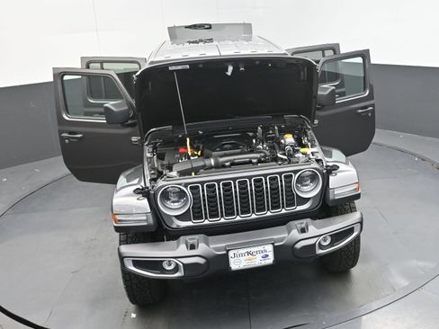 Used 2025 Jeep Wrangler Unlimited Sahara AWD/4WD image 41