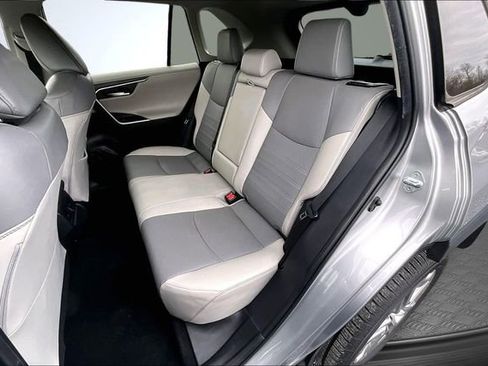 Used 2020 Toyota RAV4 Limited AWD/4WD image 21