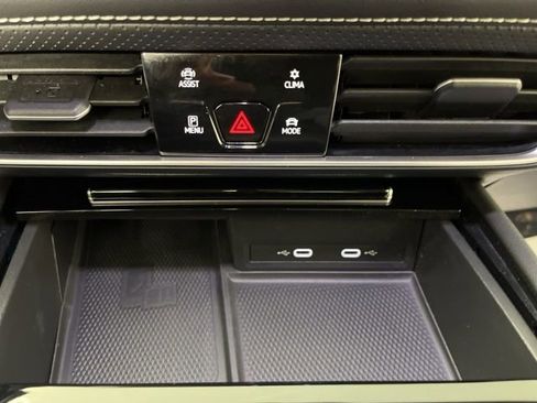 Used 2024 Volkswagen Atlas SE w/ Black Wheel Package image 27