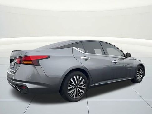 Used 2023 Nissan Altima 2.5 SV image 5