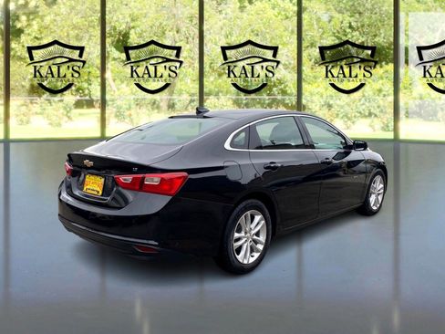Used 2017 Chevrolet Malibu LT w/ Driver Confidence Package image 5