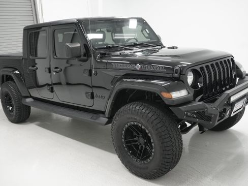 Used 2023 Jeep Gladiator Sport image 3