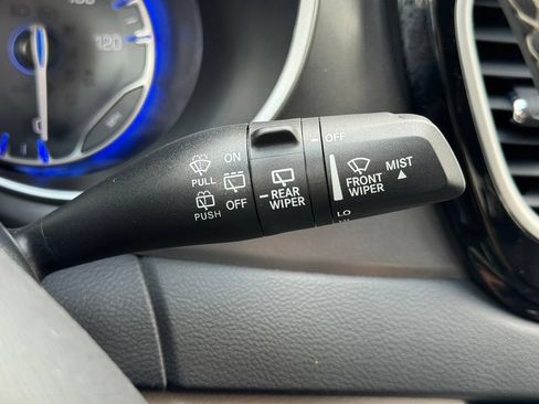 Used 2023 Chrysler Pacifica Touring-L FWD image 25