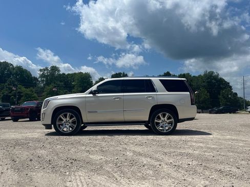 Used 2015 Cadillac Escalade Luxury AWD/4WD image 16