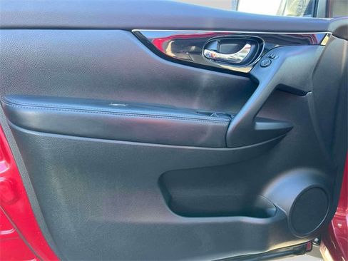 Used 2018 Nissan Rogue Sport SL w/ SL Premium Package image 15