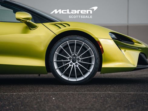 Used 2025 McLaren Artura Spider image 19