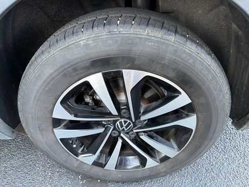 Used 2022 Volkswagen Tiguan S FWD image 19