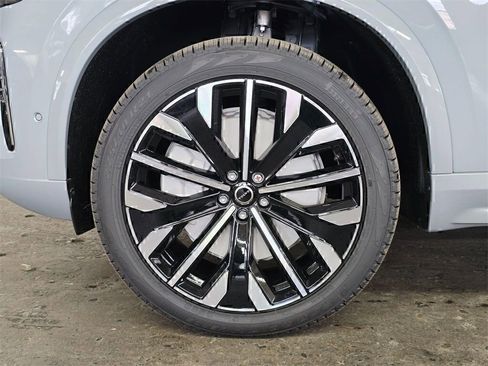 New 2026 Volvo XC90 T8 Plus w/ Protection Package Premier image 9