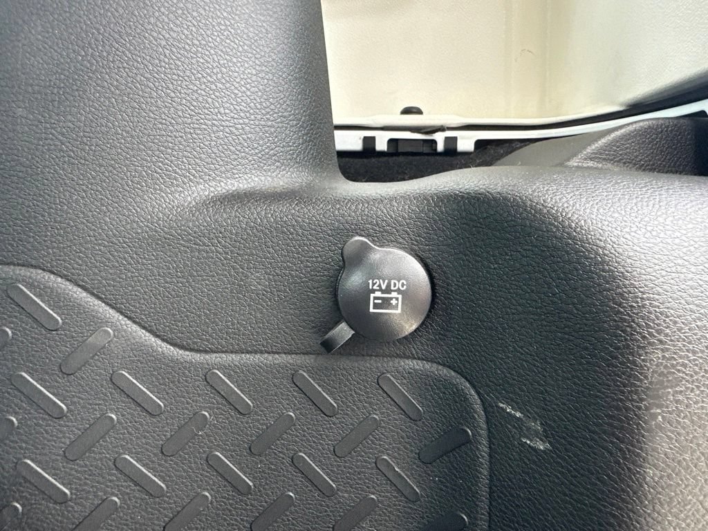 Used 2017 Jeep Wrangler Rubicon w/ Connectivity Group AWD/4WD image 25