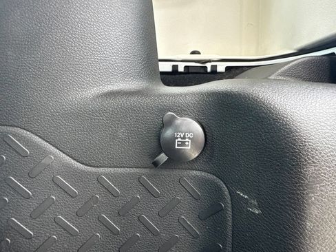 Used 2017 Jeep Wrangler Rubicon w/ Connectivity Group AWD/4WD image 25