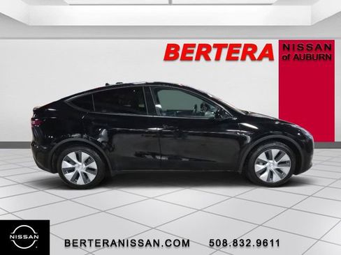 Used 2021 Tesla Model Y Long Range image 2