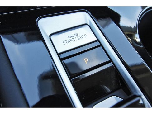 Used 2024 Volkswagen Atlas SE image 28