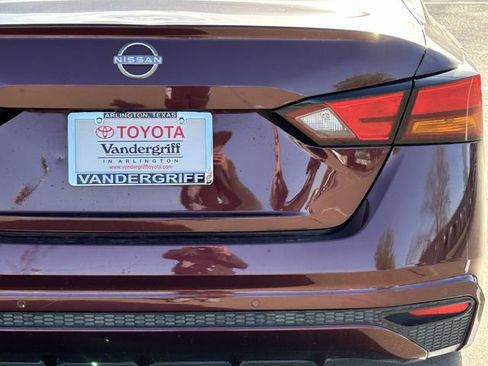 Used 2025 Nissan Altima 2.5 SV image 6