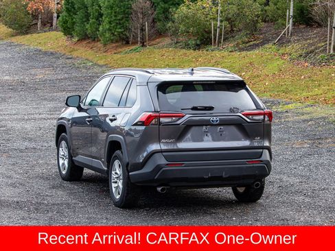Used 2021 Toyota RAV4 LE image 6