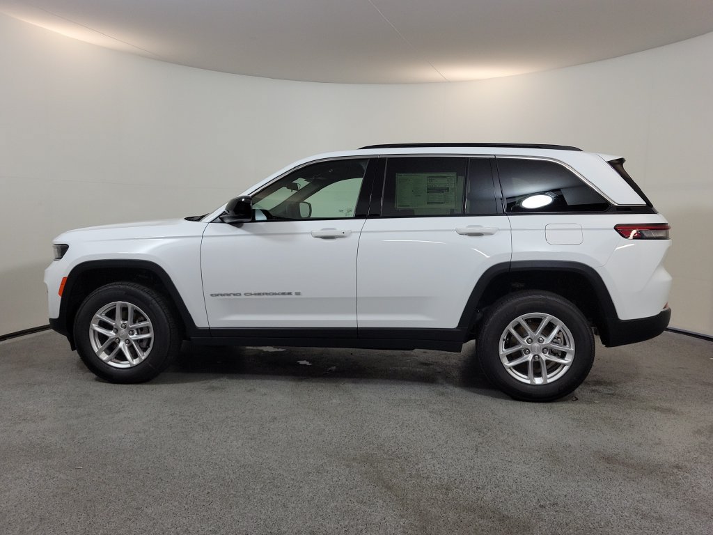New 2026 Jeep Grand Cherokee Laredo RWD image 4