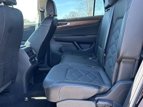 Used 2024 Volkswagen Atlas SE image 9