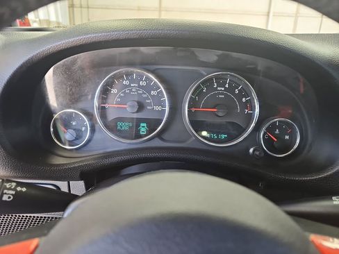 Used 2015 Jeep Wrangler Unlimited Rubicon w/ Connectivity Group AWD/4WD image 18