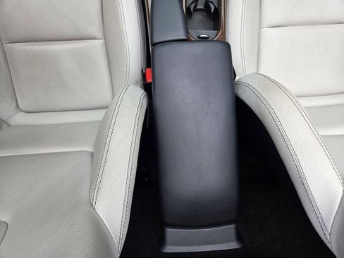 Used 2015 Mercedes-Benz SLK 250 image 45