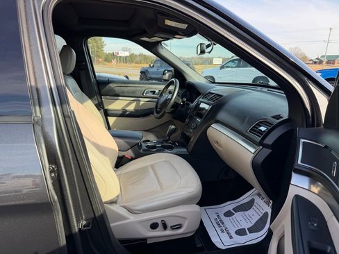 Used 2018 Ford Explorer XLT w/ Equipment Group 202A image 13