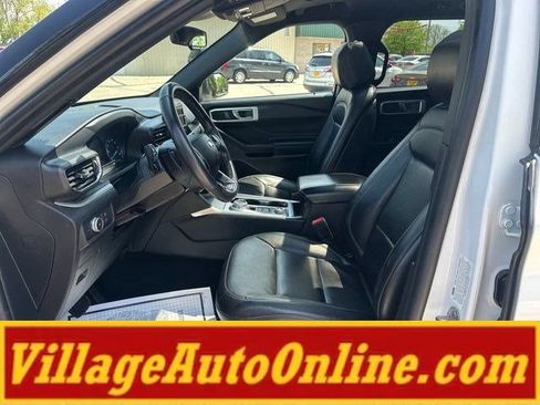 Used 2020 Ford Explorer XLT w/ Equipment Group 202A AWD/4WD image 13