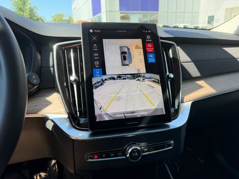 Certified 2025 Volvo XC90 B6 Plus AWD/4WD image 20