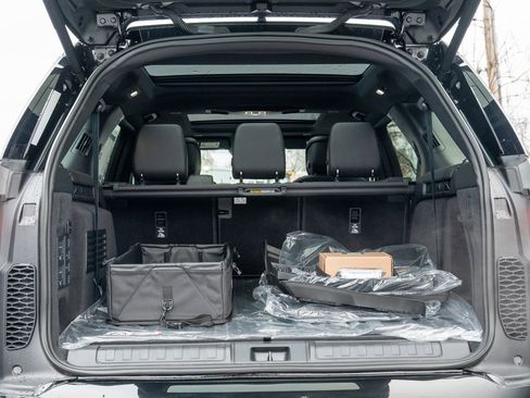 New 2026 Land Rover Discovery Limited Edition image 26