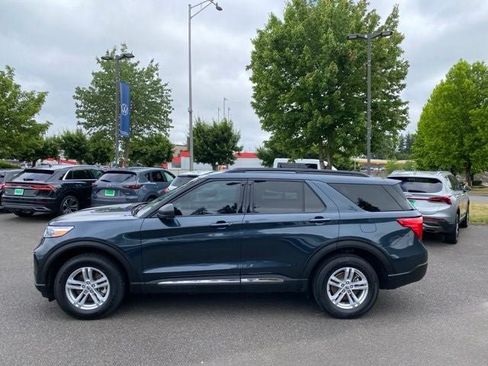 Used 2022 Ford Explorer XLT AWD/4WD image 3