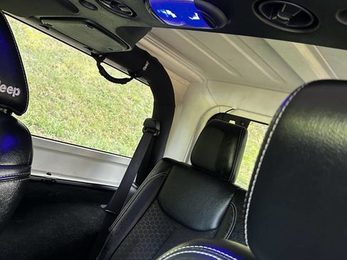 Used 2016 Jeep Wrangler Sport image 11