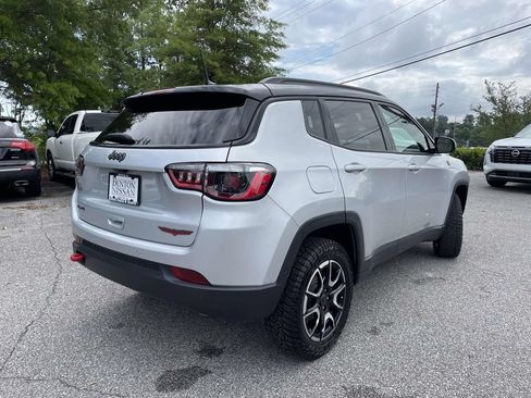 Used 2025 Jeep Compass Trailhawk AWD/4WD image 3