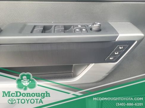 Used 2024 Toyota Sequoia Platinum AWD/4WD image 17