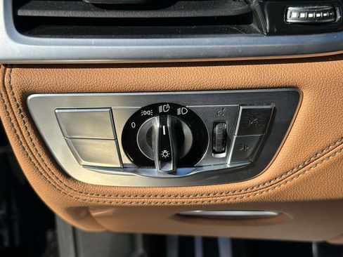 Used 2020 BMW 750i xDrive w/ M Sport Package image 20