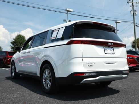 Used 2023 Kia Carnival LX FWD image 8